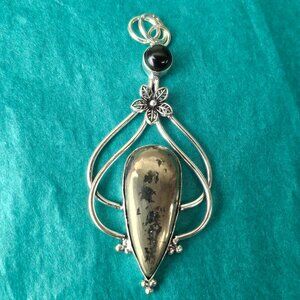 2/35$ NWOT apache pyrite and black onyx 925 silver floral pendant